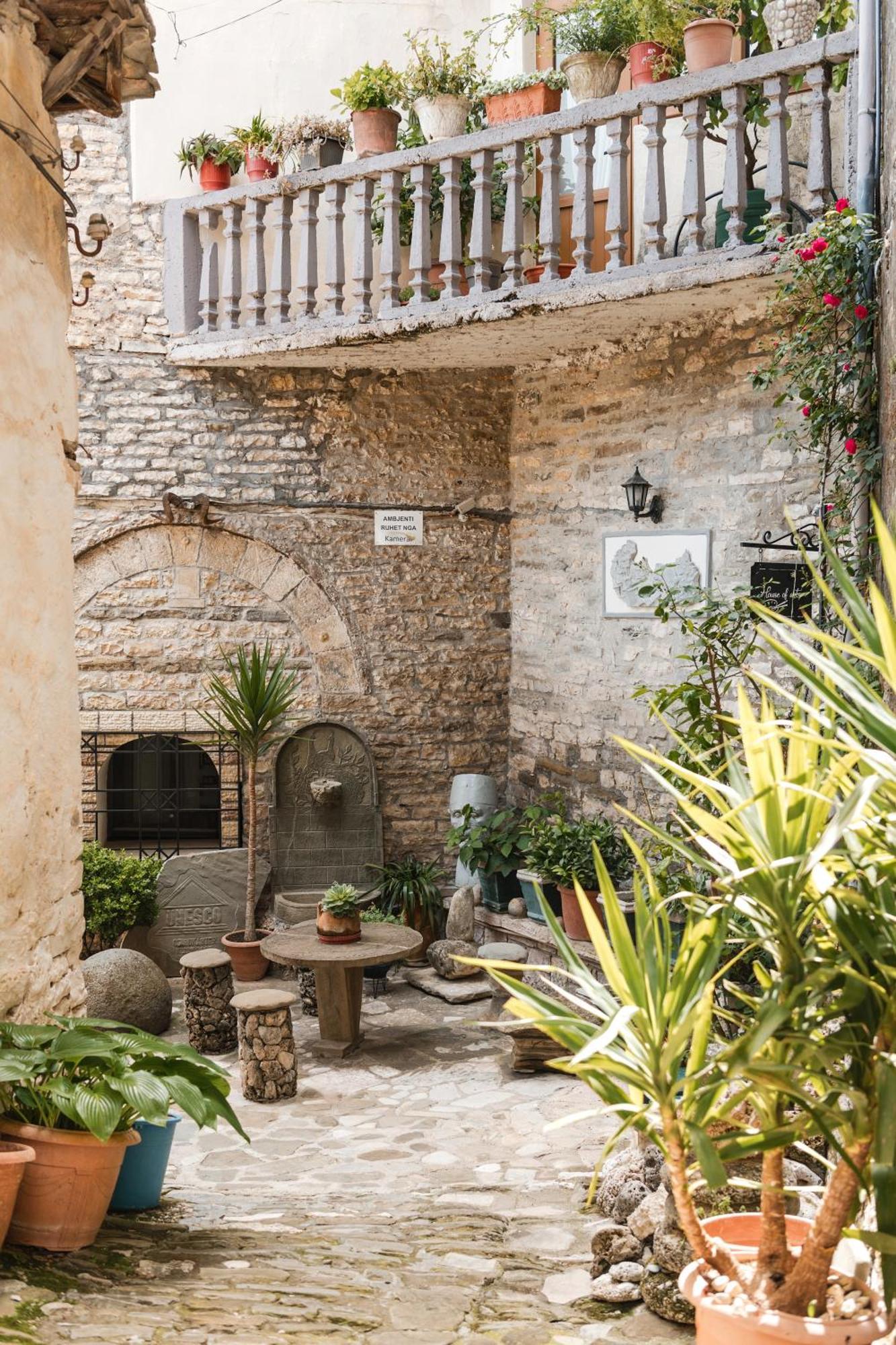 Dam Stone Boutique Hotel Gjirokaster Luaran gambar
